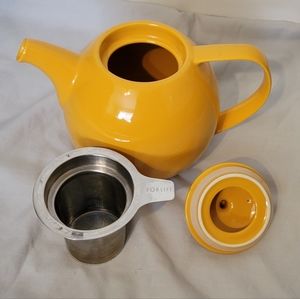 Curve Teapot with Stainless Steel Infuser, Yellow 45oz & Food Safe